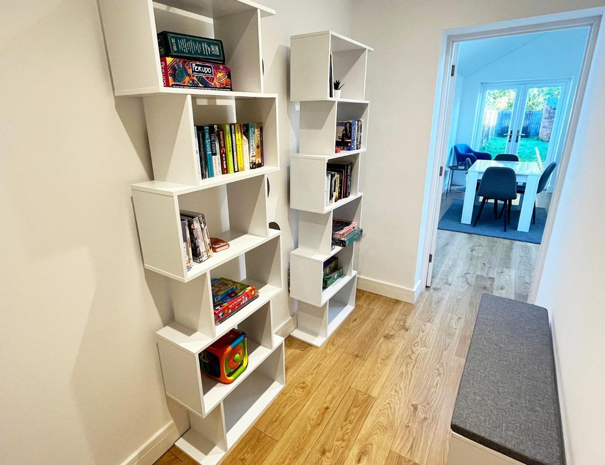 - Private House With Garden & Parking 16