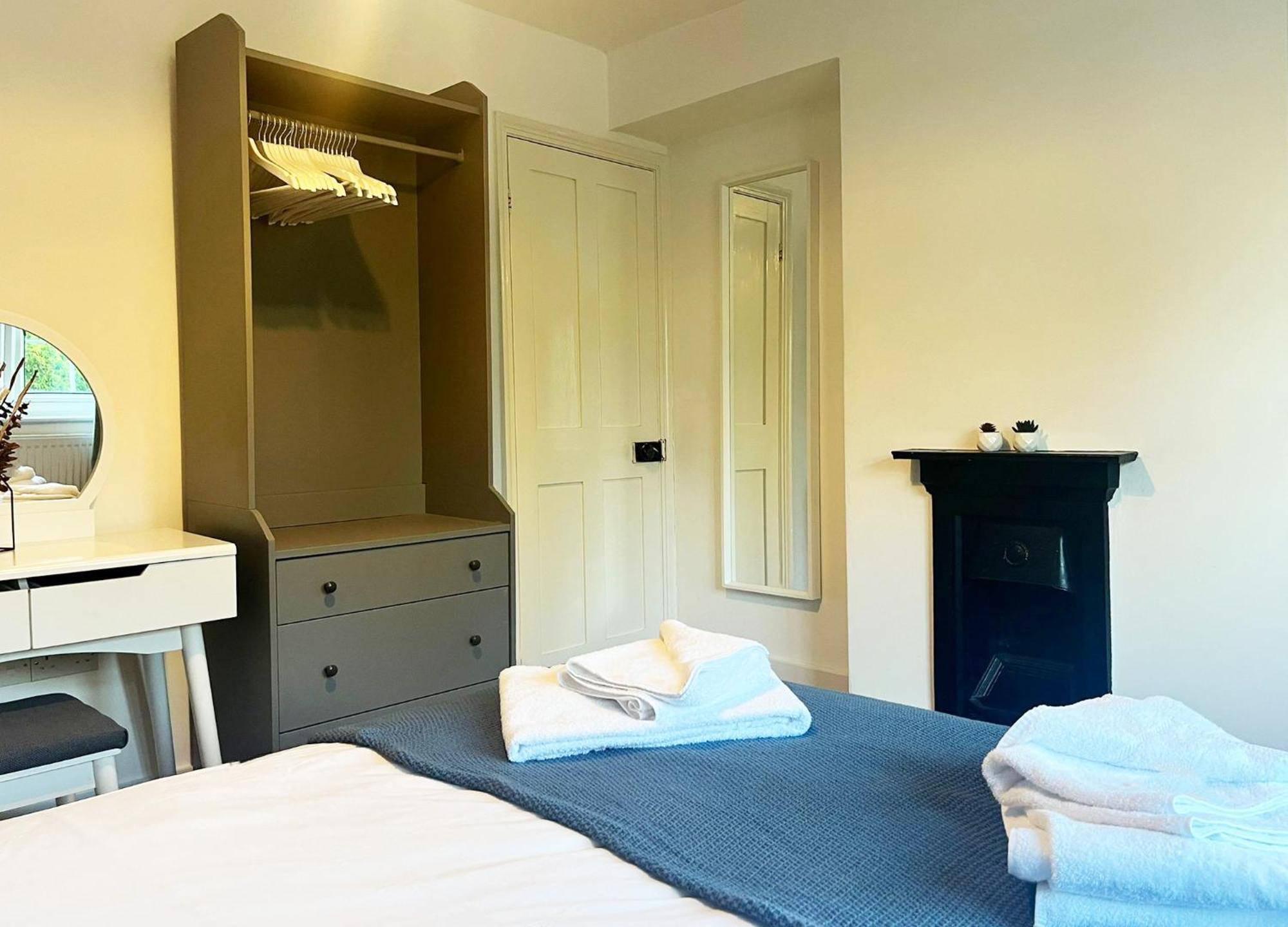 - Private House With Garden & Parking 16 *